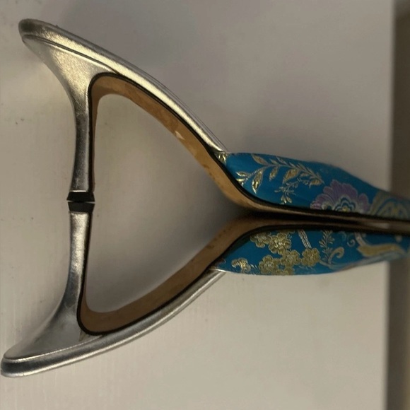 Isaac Mizrahi Teal and Silver slip on heels size 9.5 - Picture 6 of 6